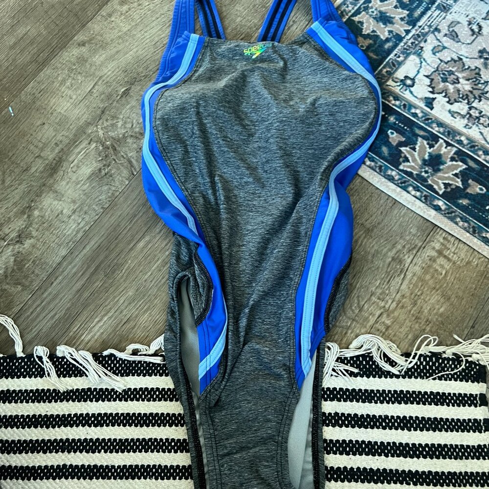 Speedo one piece swimsuitβ size small